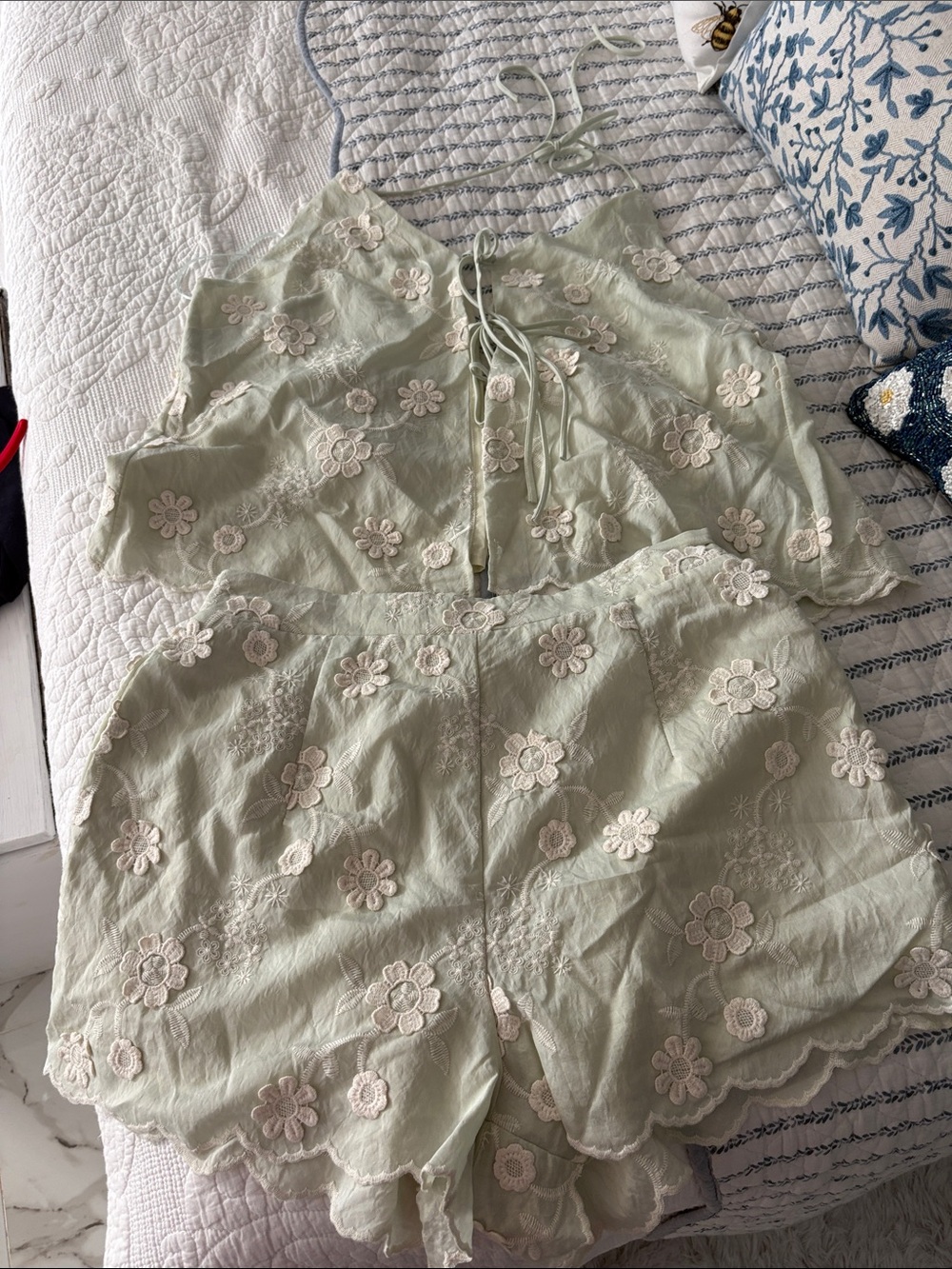 MARBLE pale, green, set with cream Embroidered flowers